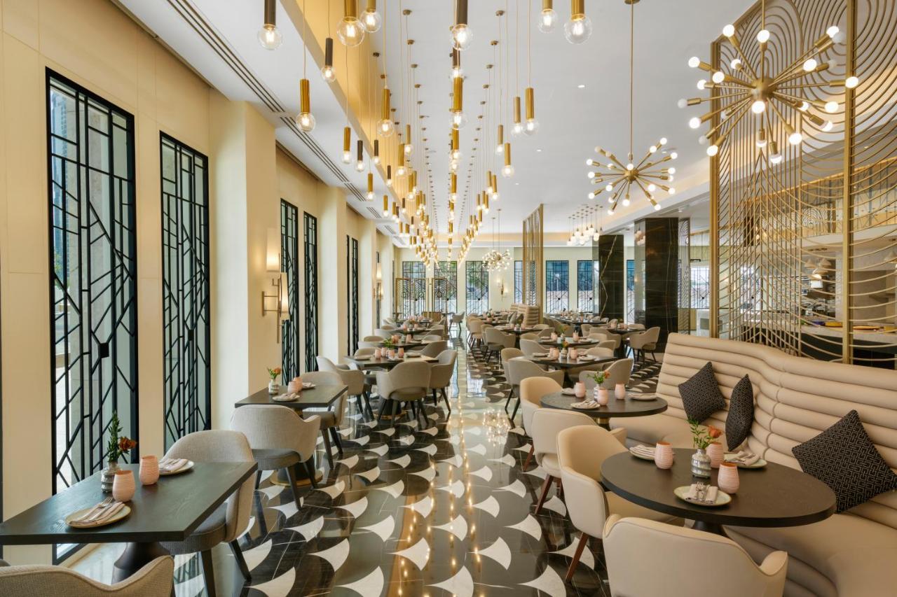 Wyndham Grand Doha West Bay Beach Exterior foto The restaurant