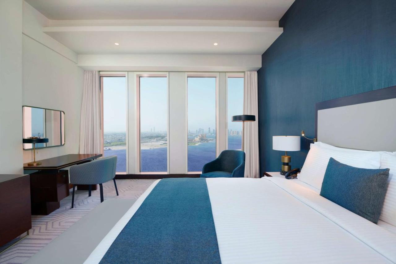 Wyndham Grand Doha West Bay Beach Exterior foto A room at the hotel