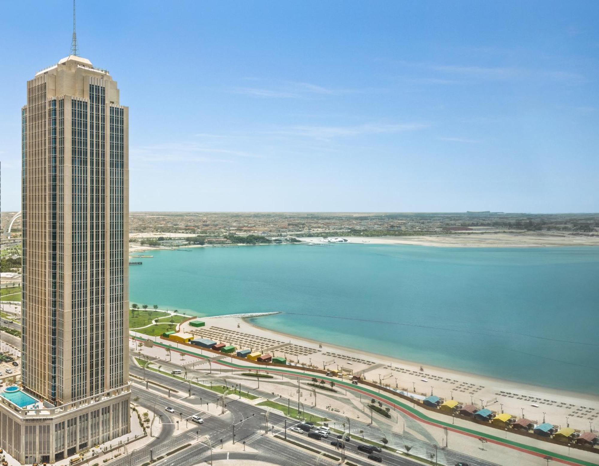 Wyndham Grand Doha West Bay Beach Exterior foto The Gulf Palace Hotel