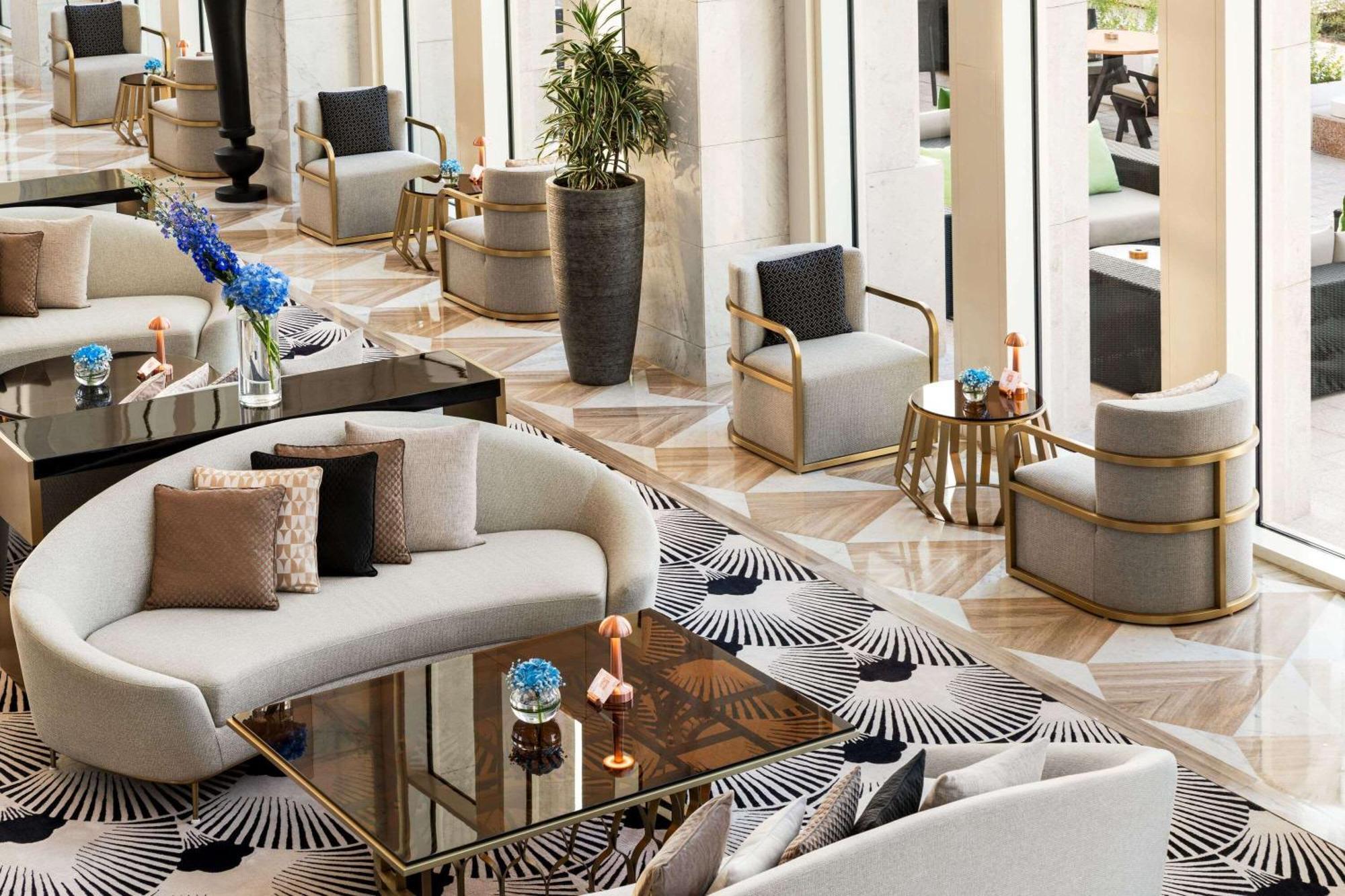 Wyndham Grand Doha West Bay Beach Exterior foto The lobby of the hotel